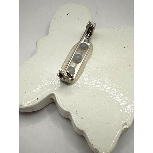 Christmas Bells Brooch Pin With Festive Red Bow & Green Holly Design - Picture 3 of 4